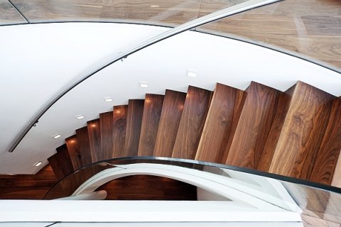 Holztreppen neu erfunden. Moderne Treppenarchitektur.